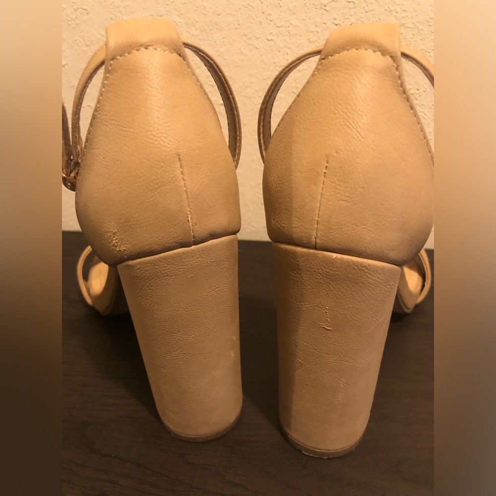 Tan Heels - Picture 4 of 5